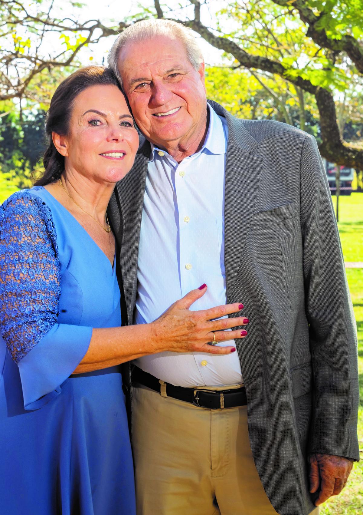 Helena e Antonio Ernesto Cadelca comemoraram suas bodas de ouro em evento inesquecível (Foto/Alex Pacheco)