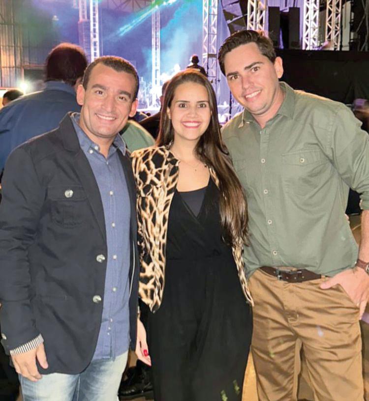 No concorrido show, Alexandre Cury, Julia Tahan e Elvis Henrique (Foto/Neto Tamelli)