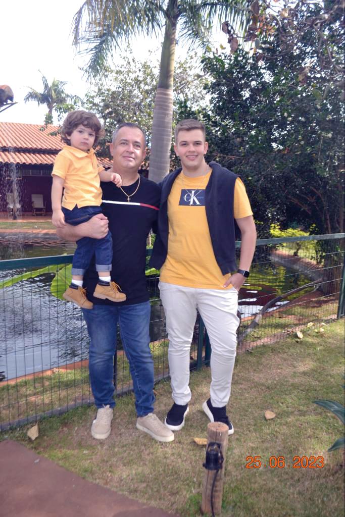 O cap da Top Entretenimentos, Léo Naves, fez aniversário dia 1º de julho e continua recebendo o carinho dos filhos Enzo e Benício e dos amigos (Foto/Divulgação)