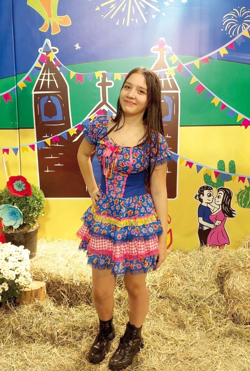 Bárbara Silva Costa completou 13 anos ontem em ritmo de arraiá (Foto/Reprodução)