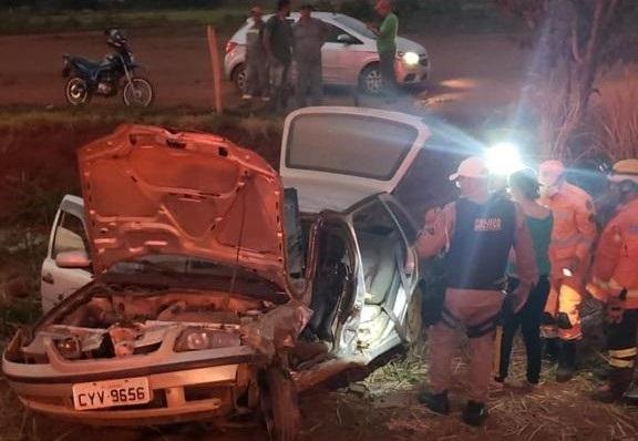 No Gol, que parou fora da pista em um barranco, estavam o motorista, uma mulher e a criança de 10 anos, enquanto no Doblò estava apenas o motorista (Foto/Divulgação)