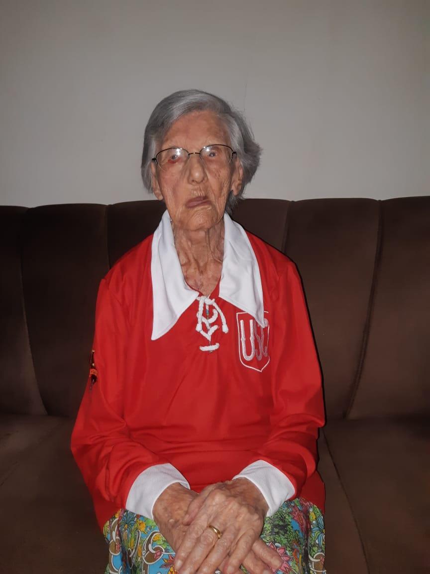 Dona Maria Cândida, torcedora símbolo do USC (Foto/Arquivo)