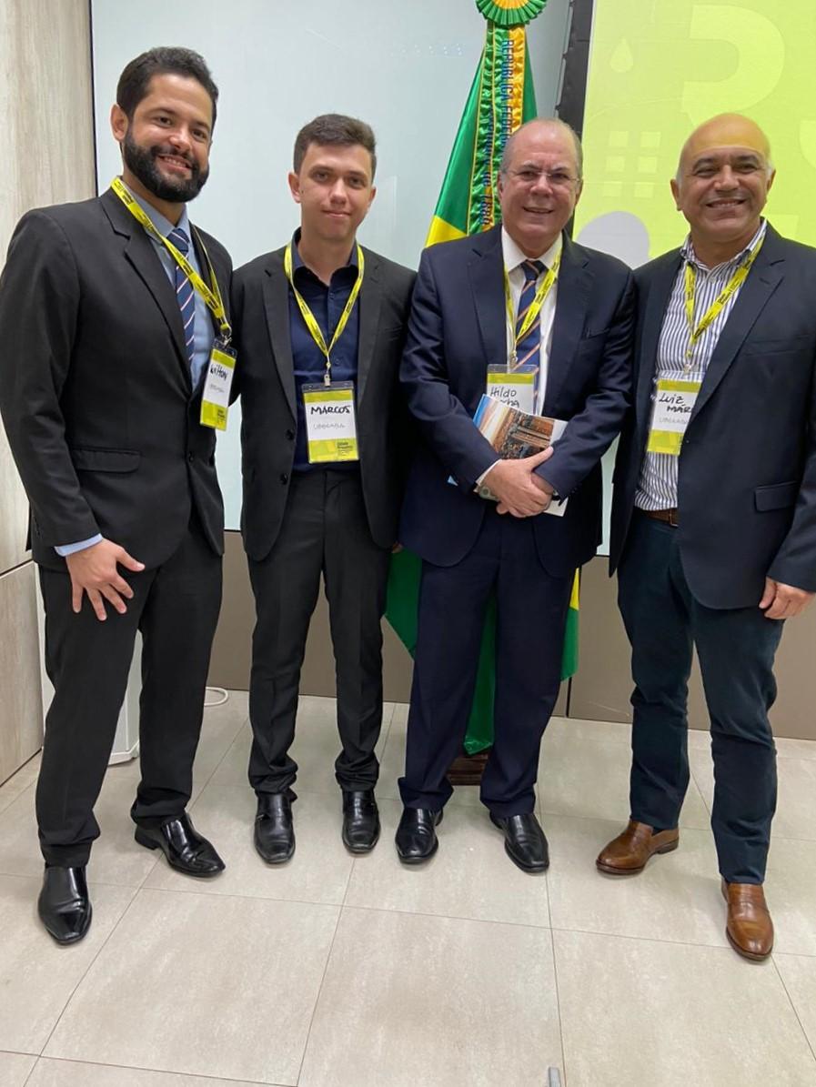 O superintendente de Planejamento Urbano da Seplan, Luiz Mário Molinar; geógrafo Marcos Vinícius Ferreira e o engenheiro Wilton Fonseca Santos, com o secretário executivo do Ministério das Cidades, Hildo Rocha (Foto/Divulgação)