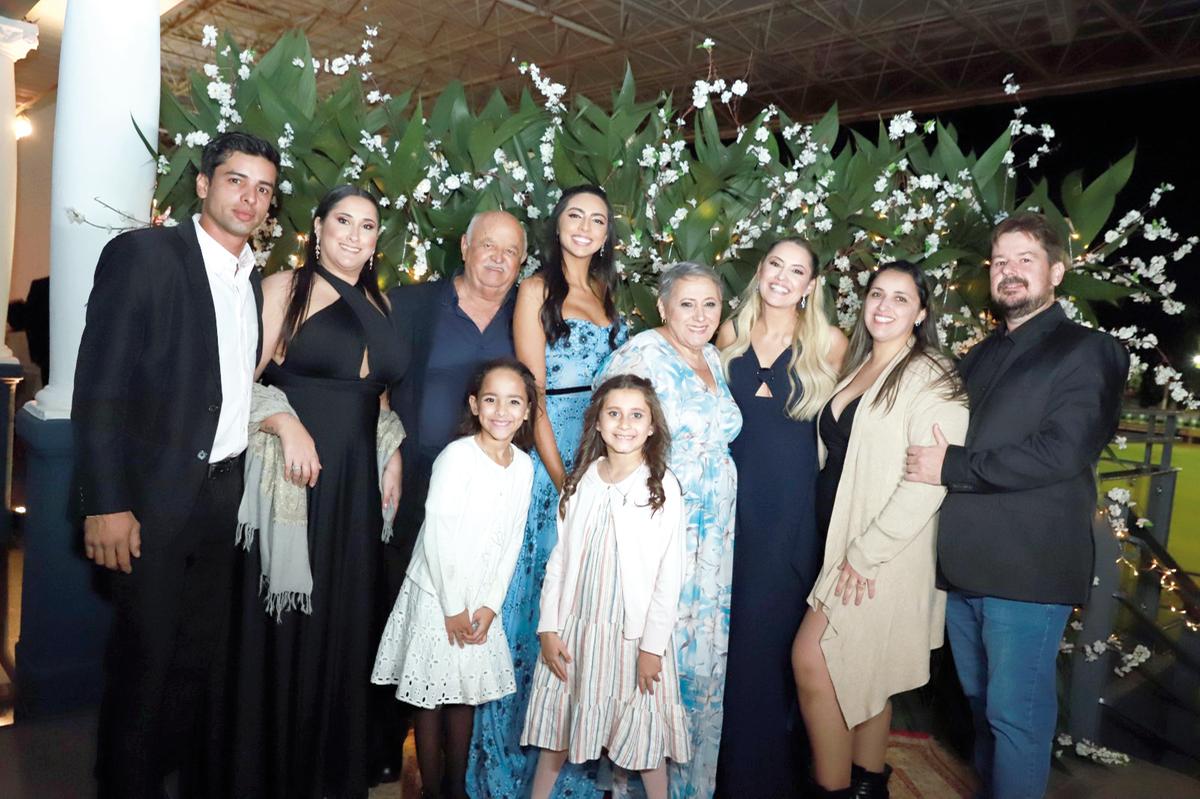 Frederico Borges, Amanda Salum Escoura, Eurípedes Escoura, Natália Escoura Vendramini, Leila Abrão Salum Escoura, Elaine Escoura, Luciana Salum Escoura, Éric Borges, Luiza e Rute (Foto/Babi Magela)