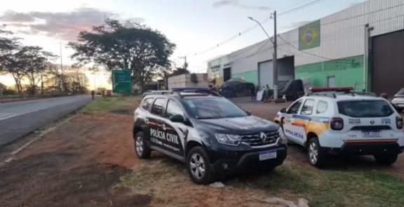 Polícia Militar registrou a ocorrência e a Polícia Civil iniciou a investigação no local para apurar as circunstâncias do que pode ter sido um acidente de trabalho (Foto/Divulgação)