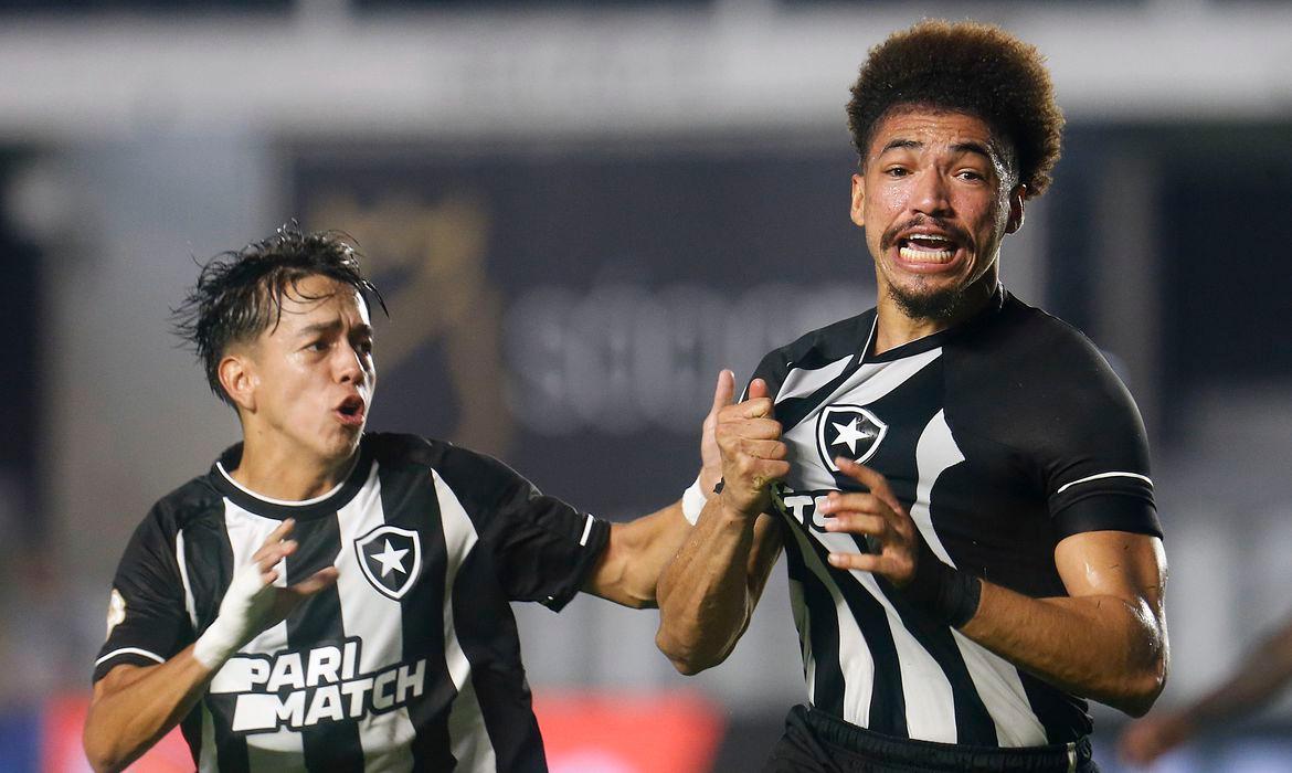 Mesmo sem jogar bem, o Botafogo chegou ao empate. Adryelson é força, garra e coração a serviço do Botafogo. (Foto/Vitor Silva/Botafogo)