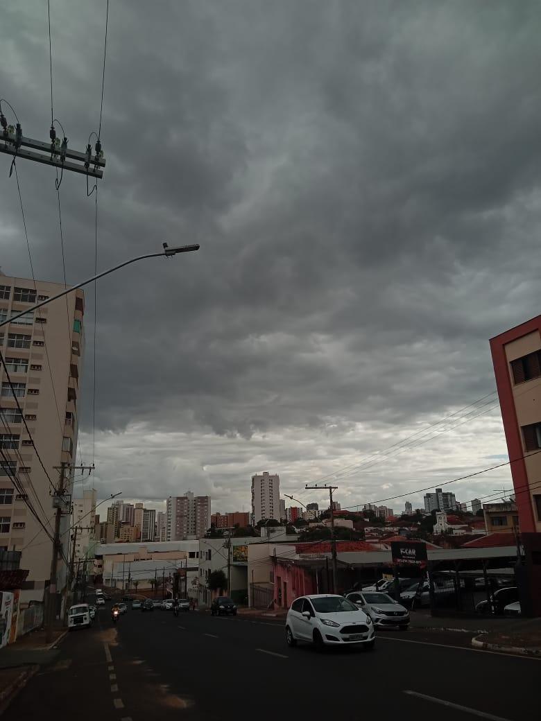 Tempo nublado em Uberaba (Foto/Fernando Martins)