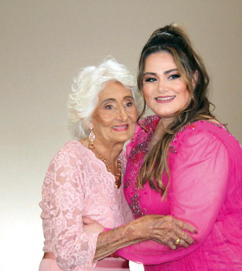 Dra. Amanda Resende e sua avó Beatriz Espirandel Rezende (Foto/Repordução)