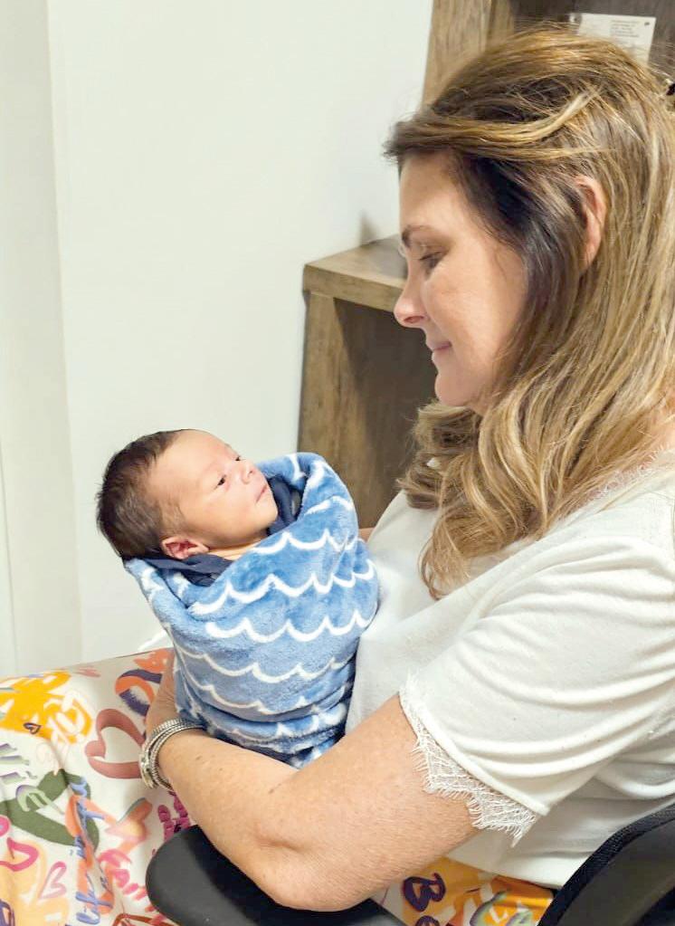 Vovó coruja – Maria Paula Mendes está irradiante e transbordando alegria pela chegada do seu netinho, o fofo Dante. “Ser avó é ser mãe duas vezes” e essa é uma verdade (Foto/Repordução)