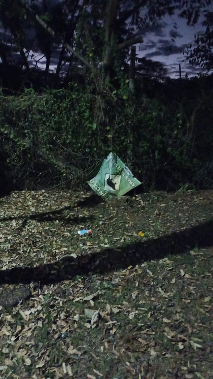 Placa caída nos arredores do Parque das Acácias (Foto/Leitor JM)