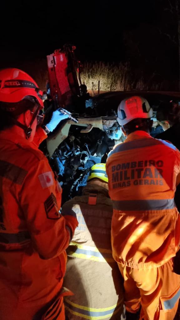 Vítima ficou presa às ferragens (Foto/Corpo de Bombeiros)