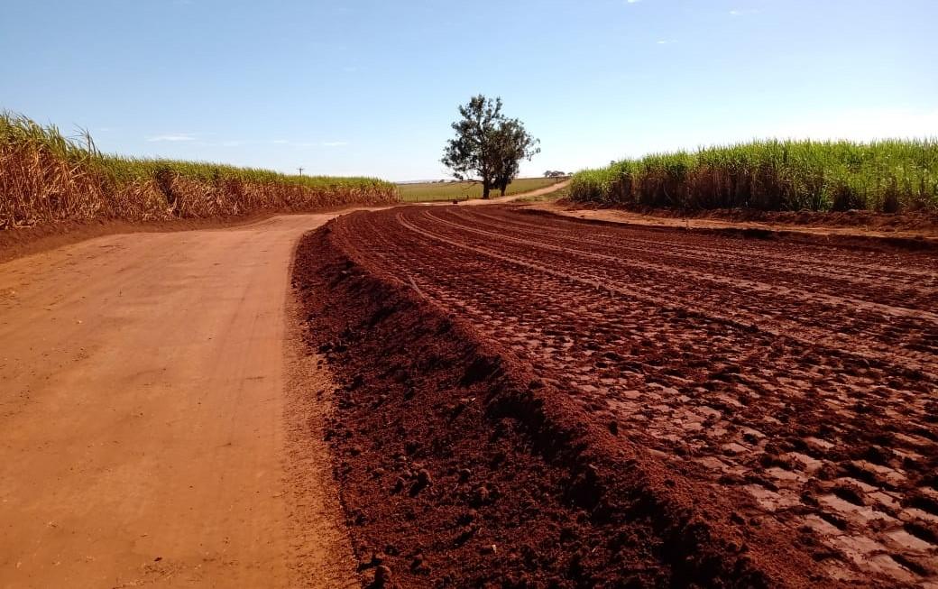 Após as medições, serviço de terraplanagem da Estrada de Kubera já foi iniciado para preparar a via para a pavimentação  (Foto/Divulgação)
