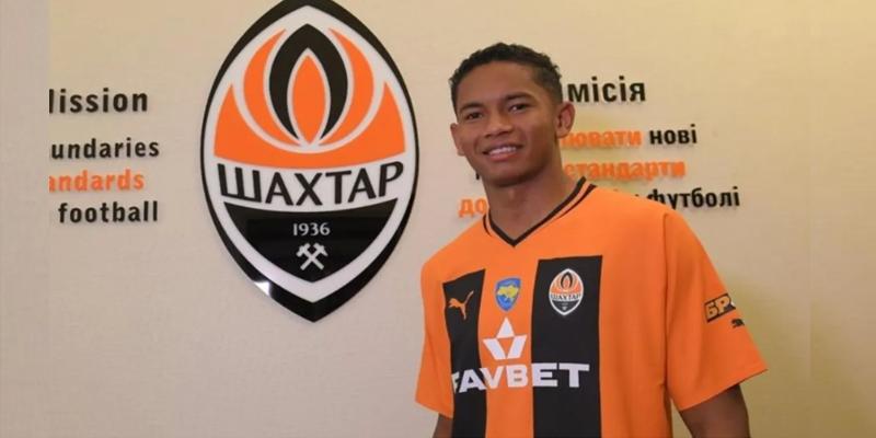 Eguinaldo chega para assinar com o clube ucraniano até 2028 (Foto/Divulgação/Shakhtar)