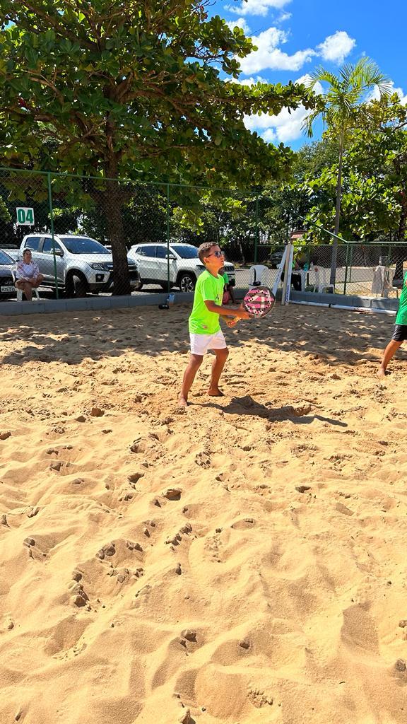 Theo Antunes é atleta mirim do beach tennis e busca o sonho de se tornar um atleta profissional (Foto/Arquivo Pessoal)