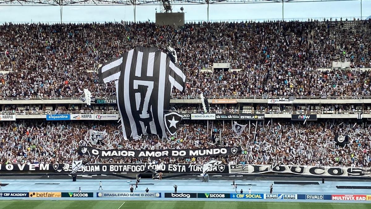 A torcida continua entusiasmada com o momento iluminado do Glorioso (Foto/Super Rádio Tupi - Talita Giudice)