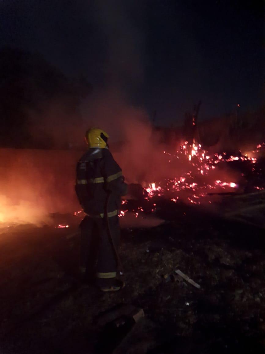 Incêndio combatido pelo Corpo de Bombeiros (Foto/Divulgação)