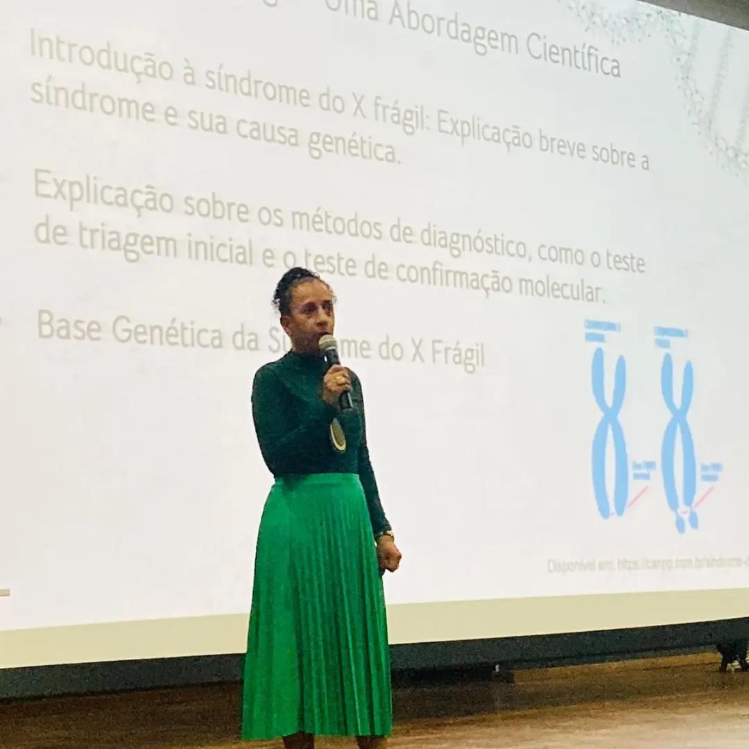 Cedna Lellia é professora de apoio na rede municipal de ensino (Foto/Redes Sociais)