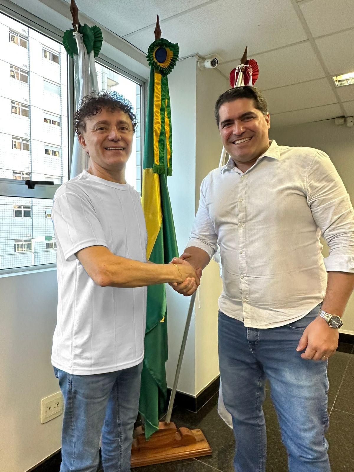 Ex-deputado Tony Carlos participou da convenção estadual do MDB, no sábado, em Belo Horizonte, e foi recebido pelo presidente Newton Cardoso Junior. Tony é hoje o nome do partido para a disputa a prefeito no ano que vem (Foto/Reprodução)