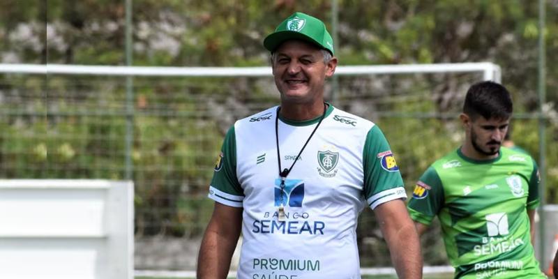 O treinador poderá assumir o time do Coelho após a saída de Vagner Mancini (Foto/Estevão Germano/América/Jornal O Tempo)