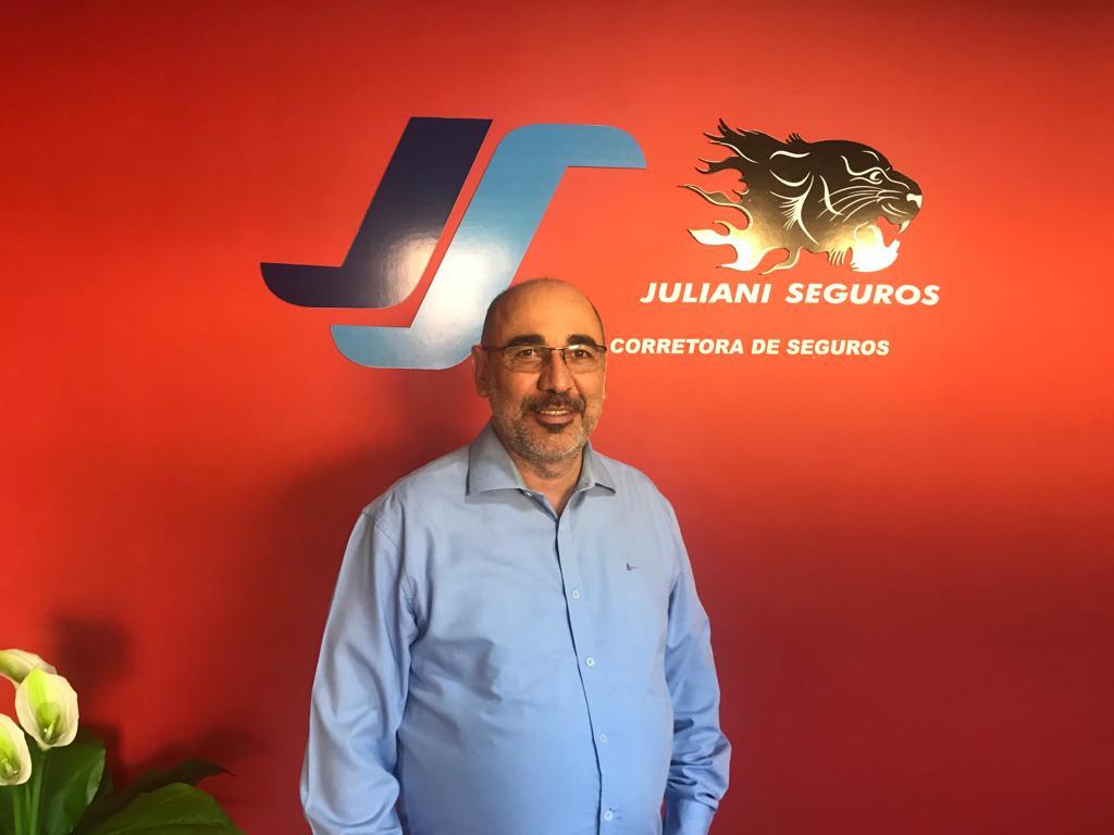 Corretor de seguros Juliani é detentor de diversos prêmios por reconhecimento ao seu trabalho com profissionalismo e transparência para lhe dar segurança (Foto/Divulgação)