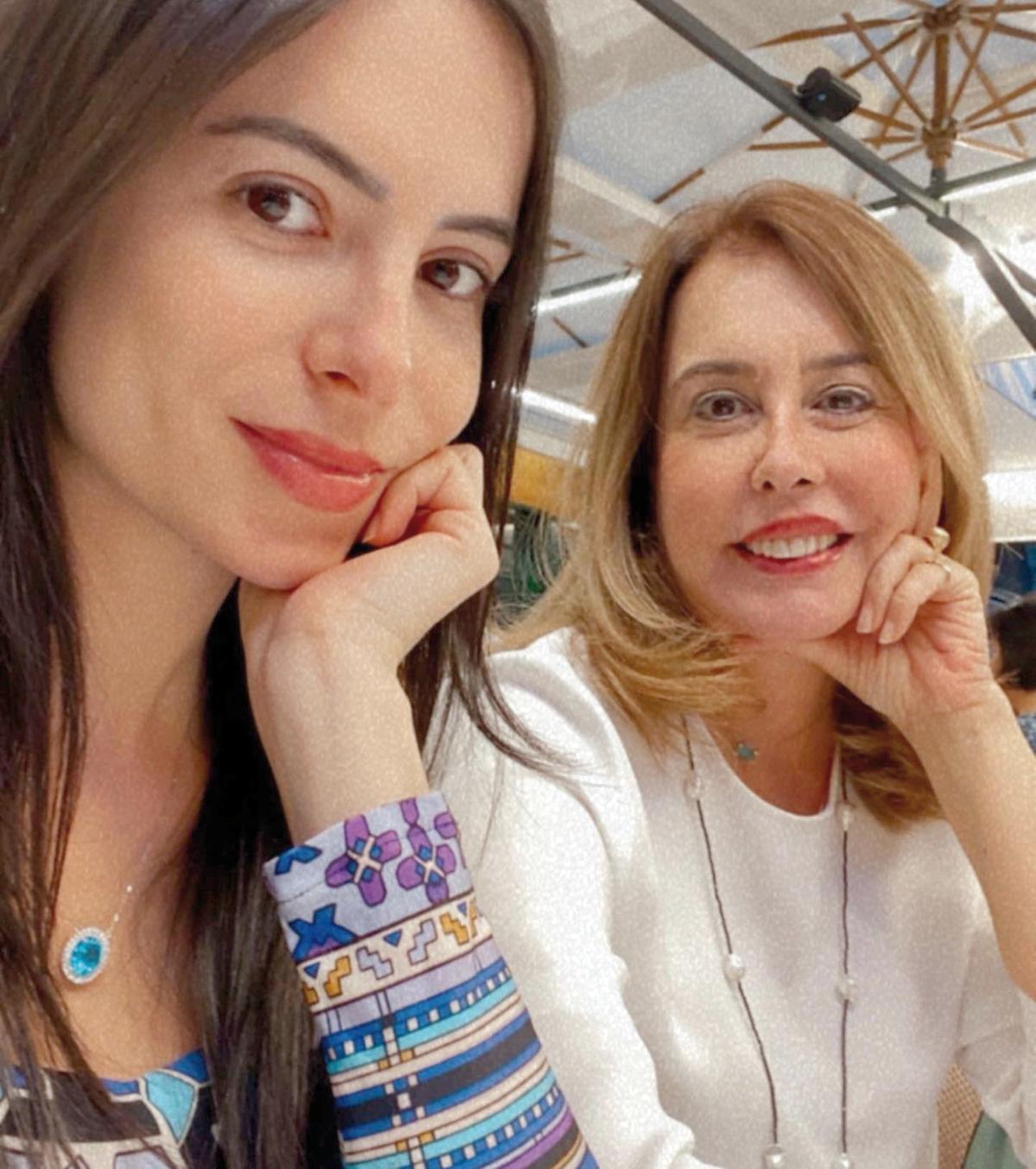 Marta Montes soprou velinhas no início da semana e ganhou inúmeras manifestações de carinho; na foto, com a filha Maria Paula (Foto/Reprodução)