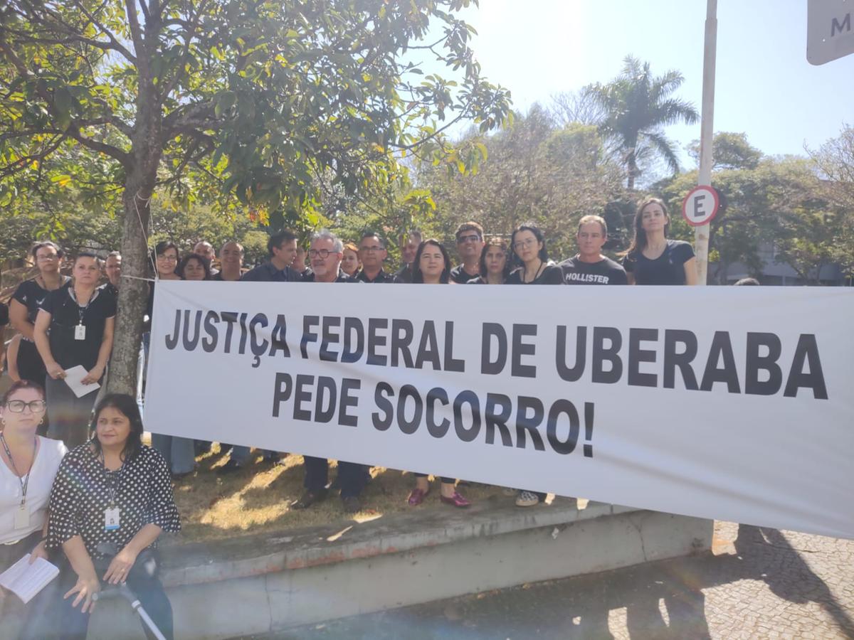 Cerca de 40 membros da instituição estiveram presentes na mobilização (Foto/Divulgação)