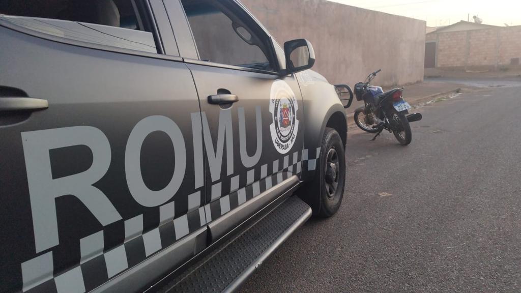 Motocicleta tomada de assalto no último dia 6 foi recuperada por agentes da Romu da GCM em poder de um adolescente. (Foto/Divulgação)