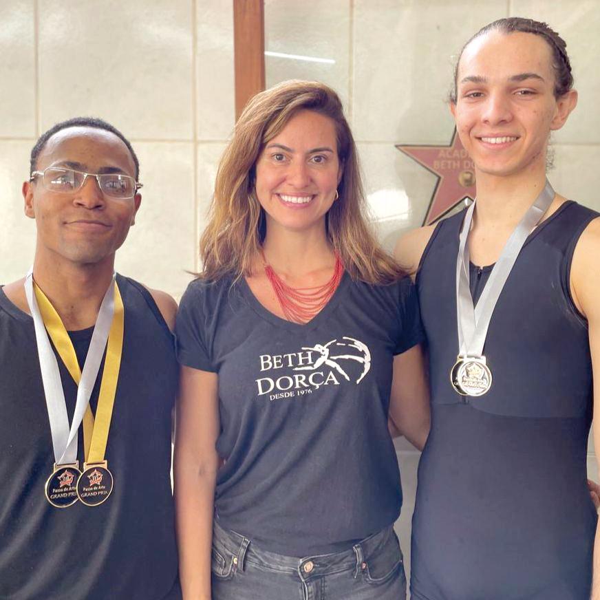 Michelle Dorça com os talentosos bailarinos Danyel Santos e Gabriel Gondim, que brilharam no Festival Internacional Passo de Arte de Indaiatuba (Foto/Mc Eventos)