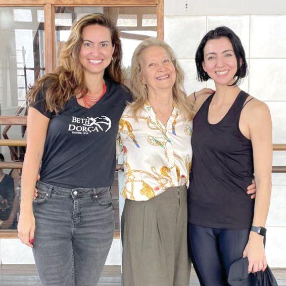 A poderosa Beth Dorça com a filha Michele e com a renomanda bailarina do grupo Corpo, Janaína Castro, que é natural de Uberaba (Foto/Mc Eventos)