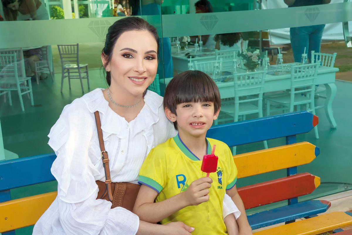 Camila Fontoura com o filho, Virgílio (Foto/Divulgação)