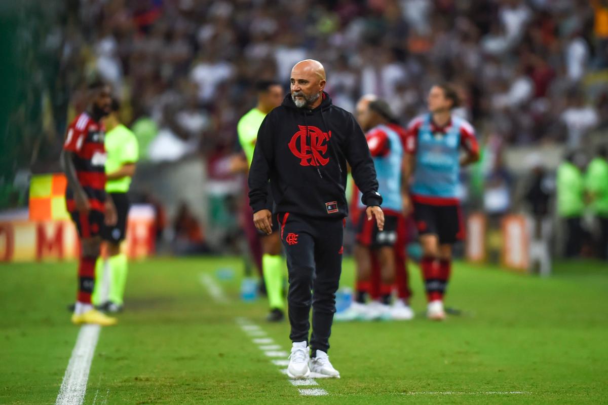 Jorge Sampaoli parece cada vez mais isolado. A torcida não poupou o time e a diretoria de críticas e vaias. (Foto/Marcelo Cortes/Flamengo)