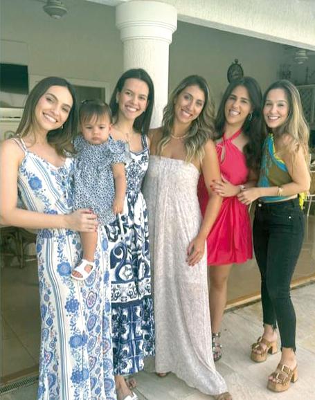 Celina, Mariana Caetano, Amanda Sallum, Jéssica Hueb e Ana Lucilia Rodrigues em delicioso encontro entre amigas, neste fim de semana (Foto/Arquivo Pessoal)