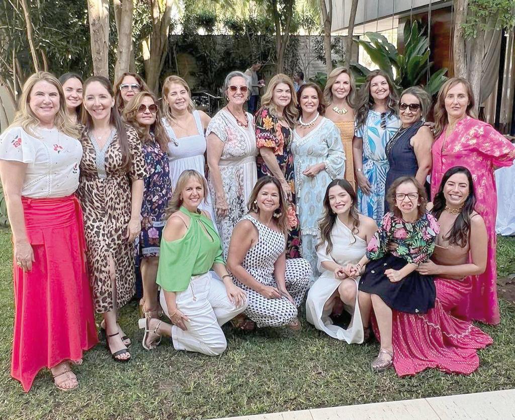 Mulherada linda e animada reunida do B-day de Lígia, entre elas as queridas Angela, Laura Ferreira e Viviane Abdalla (Foto/Arquivo Pessoal)