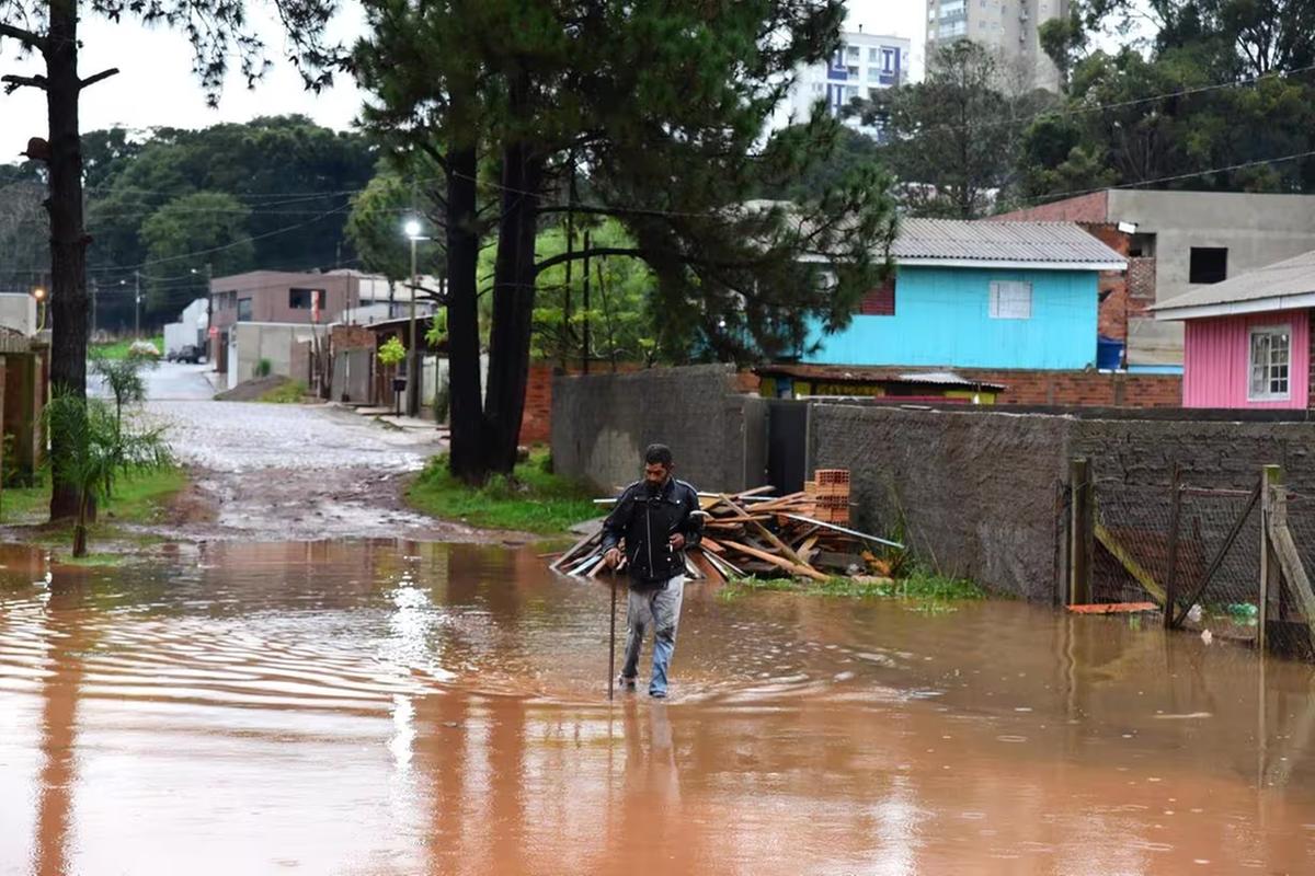 O Rio Grande do Sul registrou ventos fortes e grandes volumes de chuva por causa dos ciclones (Foto/Diogo Zanatta/Futura Press/Folhapress)