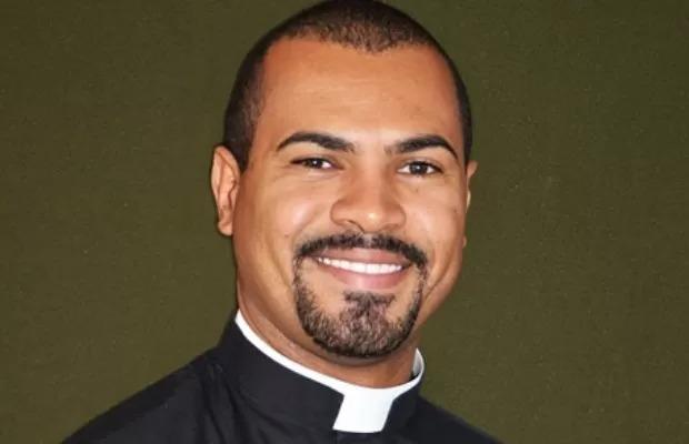 Padre Fabiano Santos Gonzaga (era pároco em Frutal-MG, também da arquidiocese de Uberaba, foi condenado a 15 anos por estupro a um adolescente com deficiência mental. O caso aconteceu em 2016, mas o padre está solto (Foto/Divulgação)