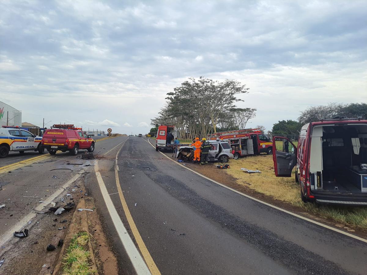 Ford Ecosport, encontrava-se alguns metros à frente do primeiro veículo. (Foto/Corpo de Bombeiros)