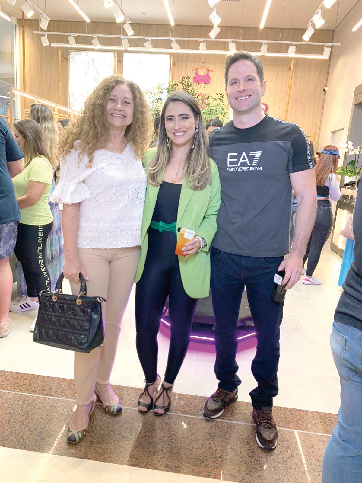 Rose Dutra, Debora Lacerda e Rodrigo Lyra em inauguração da loja Live! Loja nova do Shopping Uberaba, vale a pena conferir (Foto/Divulgação)