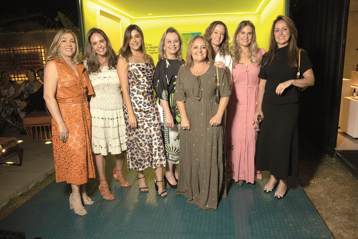 As queridas, Elcimar, Esme Nasser, Morgana, Lidia Prata, Tania, Caru Cunha e Fernanda nos domínios do Casa Shopping (Foto/Divulgação)