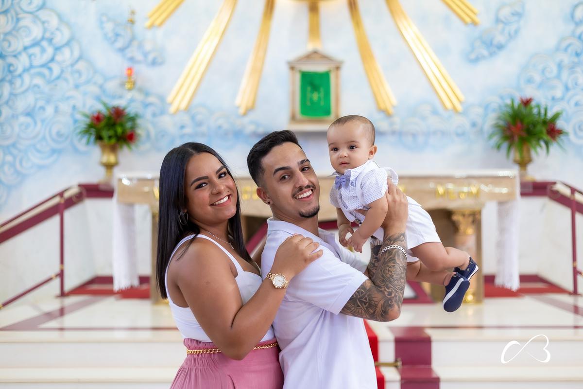 Vitória Helena e Matheus Sousa batizaram o príncipe Ezequiel, nos pés da Medalha (Foto/Dany Braga)