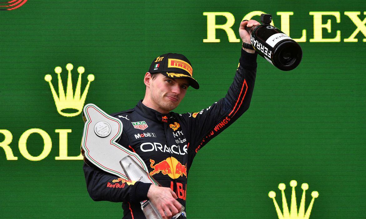 Nove vezes. Este é o número de triunfos consecutivos de Max Verstappen na atual temporada da Fórmula 1. (Foto/Reuters/Jennifer Lorenzini)