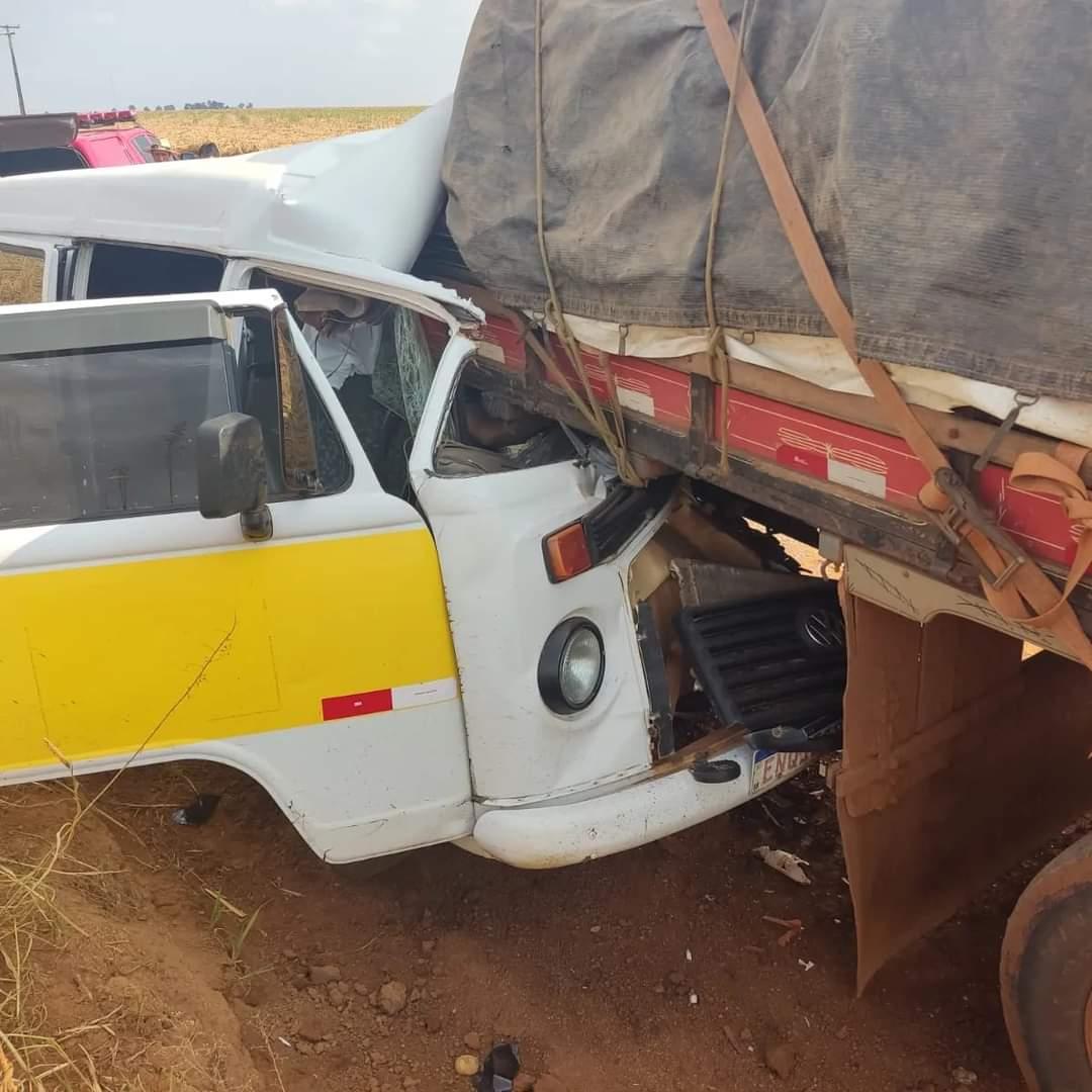 O motorista José Alves Sobrinho morreu após colidir com a VW Kombi de transporte escolar que dirigia contra a traseira de um caminhão com problemas mecânicos (Foto/Divulgação)