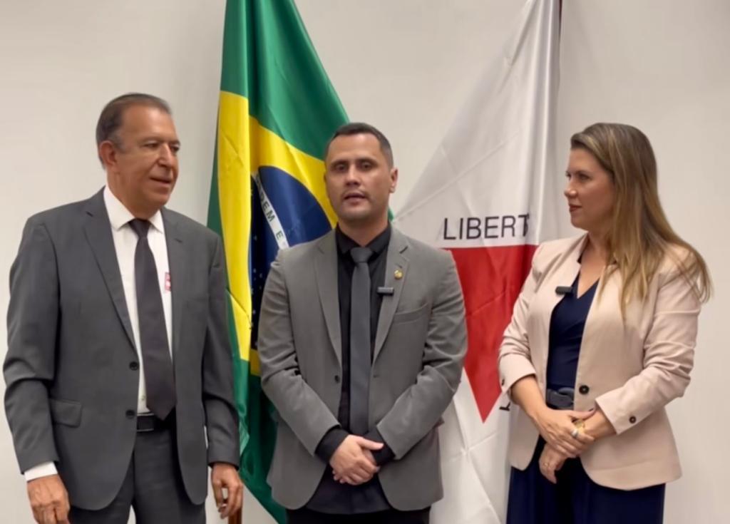 Visita de Elisa Araújo e Heli Grilo ao senador Cleitinho Azevedo (Foto/Reprodução)