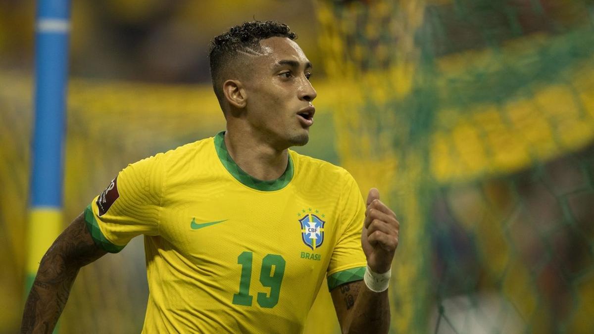 Vini Jr deverá ficar afastado durante seis meses. Rafinha (foto) está de volta (Foto/Lucas Figueiredo/CBF)