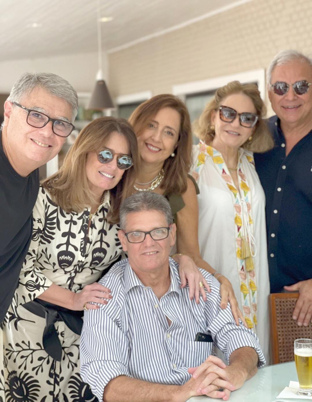 Zé Renato e Adriana com seus amigos Bia Derenusson e Leozinh, Luciene e Arnaldo Santos (Foto/Divulgação)