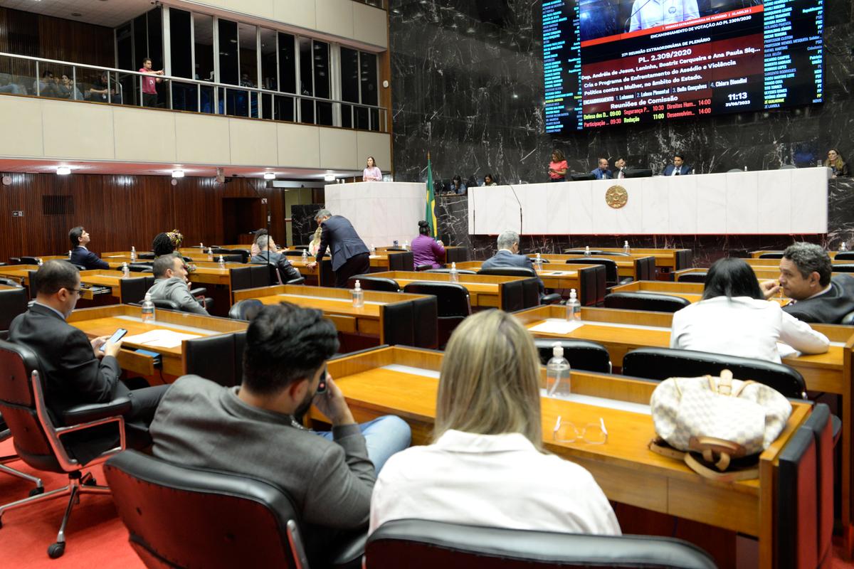 Deputados votaram ontem em 2º turno o projeto que muda as regras de repasse do ICMS para a Educação  (Clarissa Barçante/ALMG)