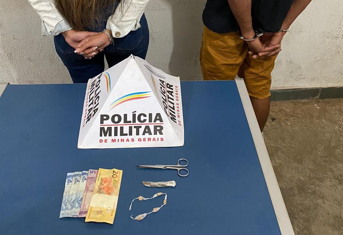 Casal é preso acusado de traficar drogas na rua Água Marinho. O autor foi flagrado fumando maconha próximo ao&nbsp;filho,&nbsp;um&nbsp;bebê (Foto/Divulgação)