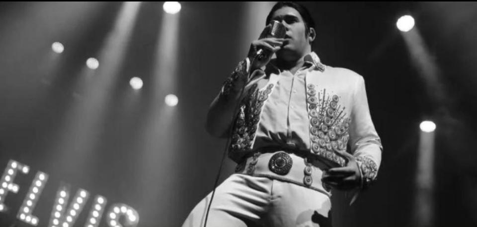 Elvis recebe tributo no teatro (Foto/Divulgação)