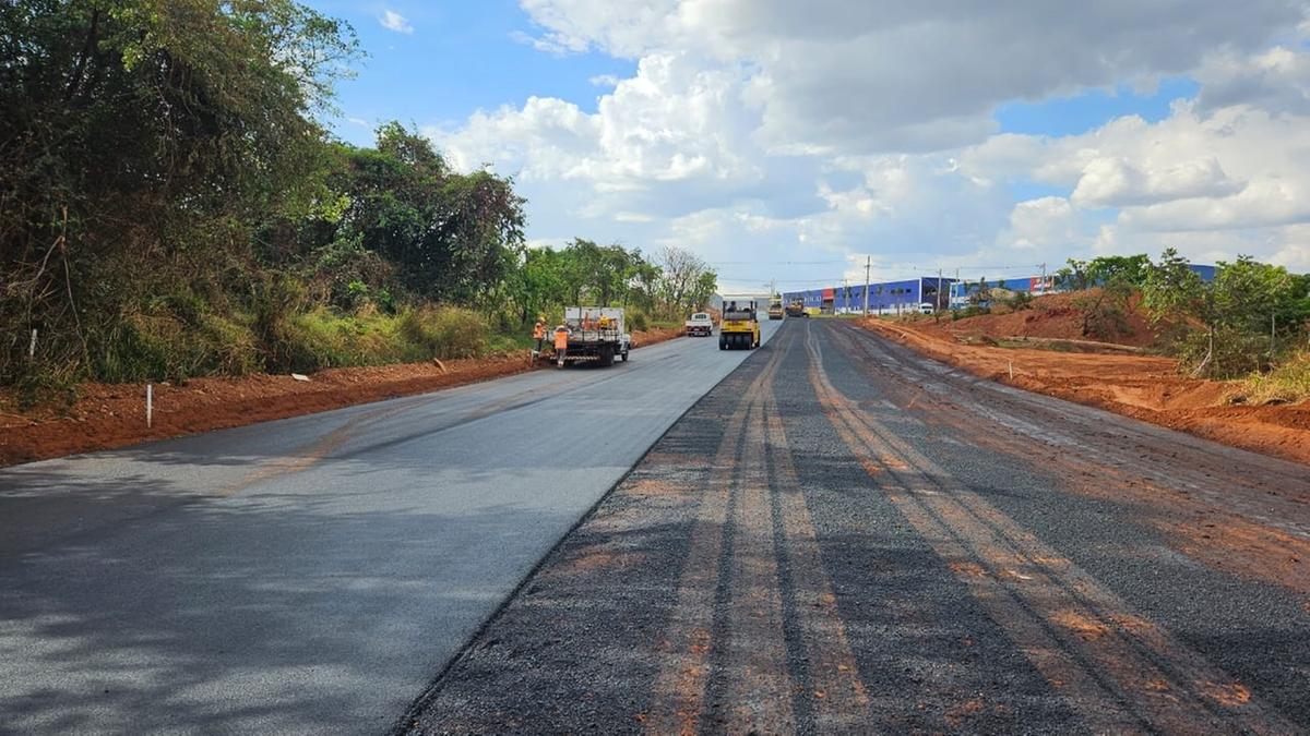 São 600 metros de via, que liga a Univerdecidade aos Distritos Industrial 2 e 4, passando pela frente do Cemitério Medalha Milagrosa (Foto/Divulgação)