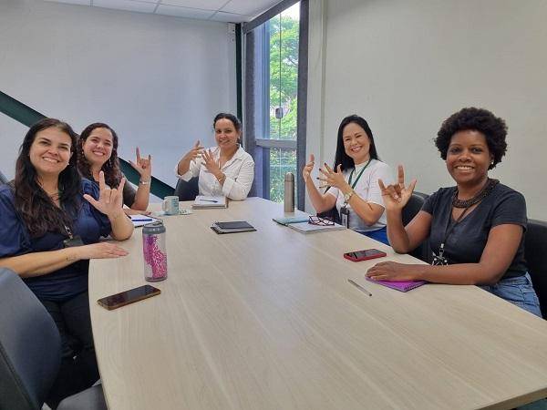 Equipe do projeto de acessibilidade em libras (Foto/Divulgação)