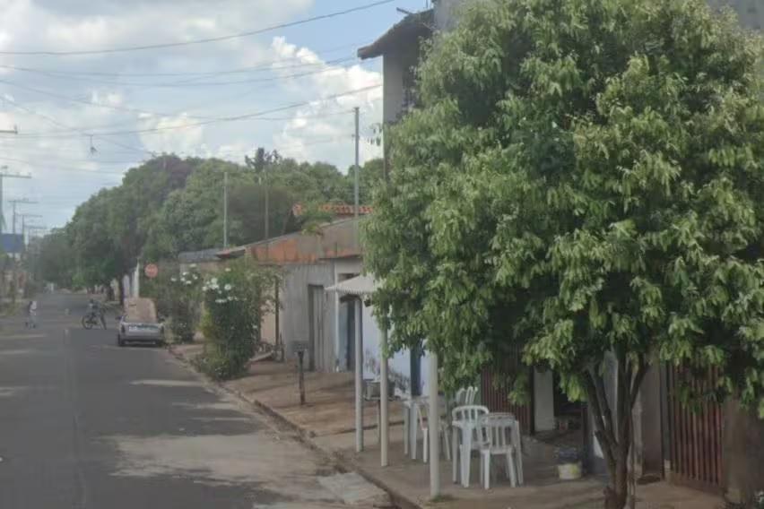 Foto mostra a rua Maria Conceição da Silva, onde o homem sequestrado foi levado até a mãe e ameaçado. (Foto/REPRODUÇÃO/GOOGLE STREET VIEW)